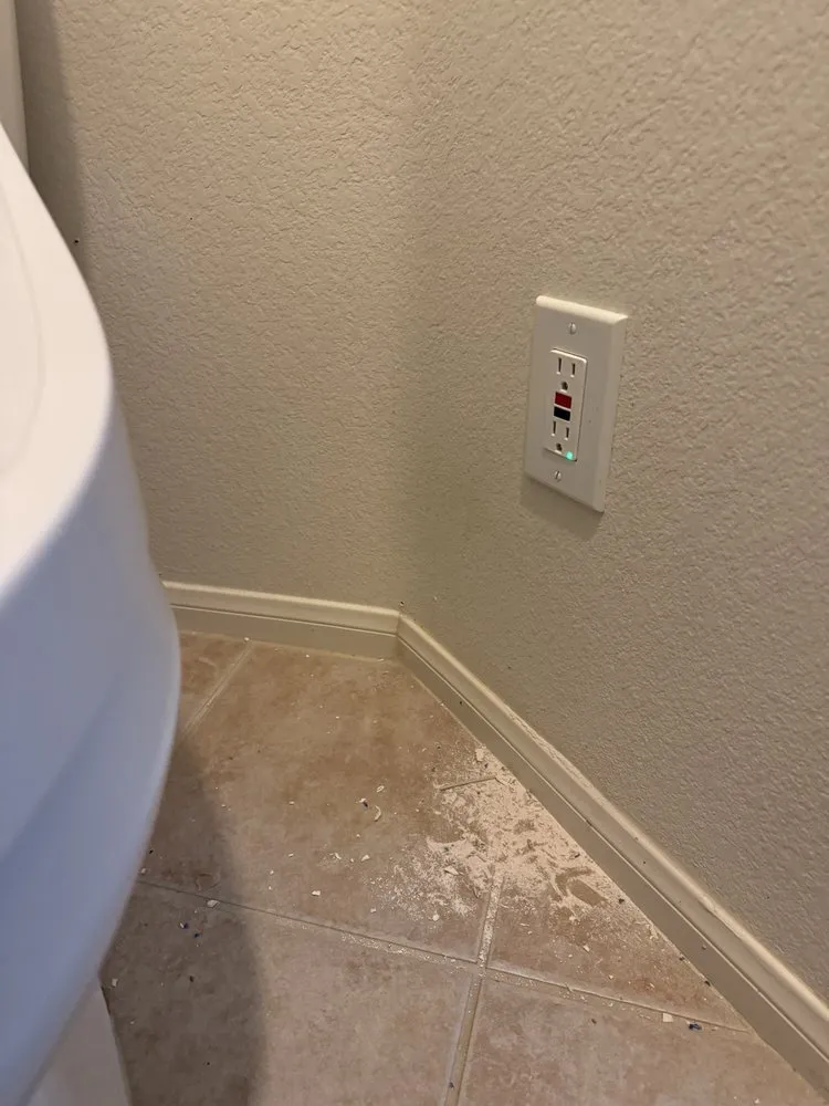 Licensed electrician providing emergency electrical service in , 