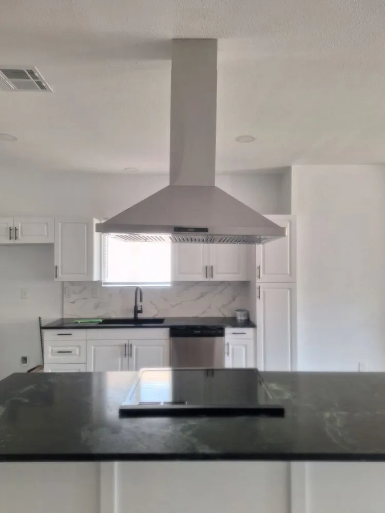 Emergency electrician providing wiring installation in ,