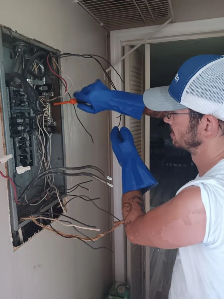 Trusted electrical service for homes in emergency electrical service,  by 