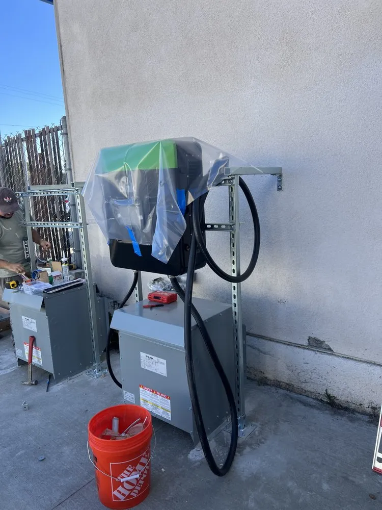 Slide of Shorty’s electric