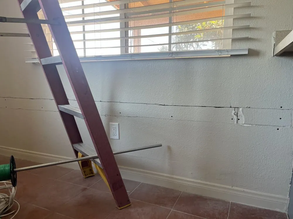 Slide of Shorty’s electric