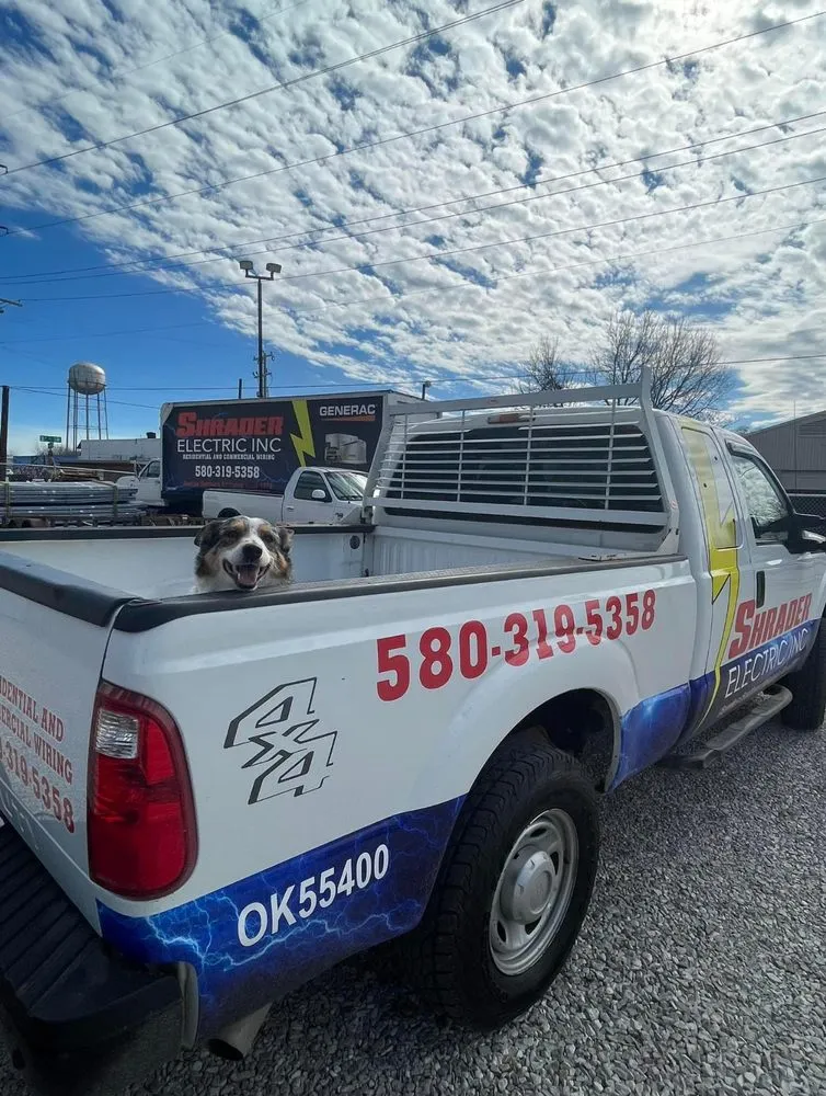 Certified electrician providing lighting installation in , 