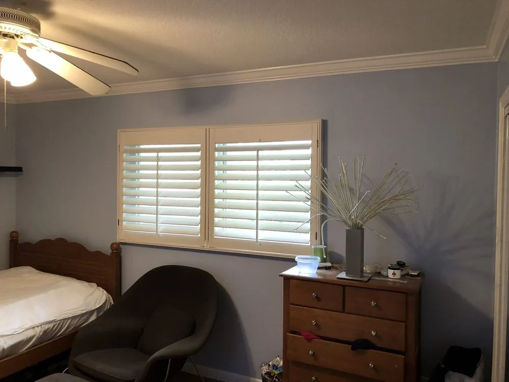 Emergency electrician providing panel upgrade in , 