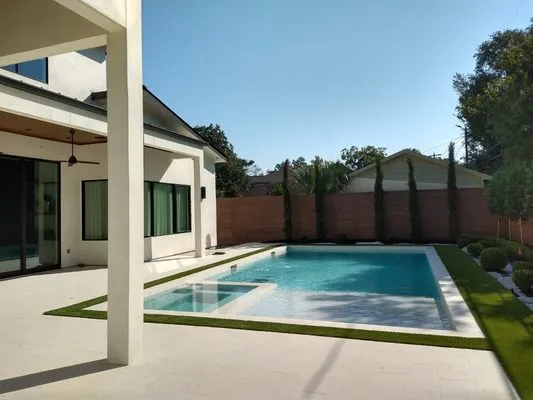 Silvermans Home And Commercial Logo