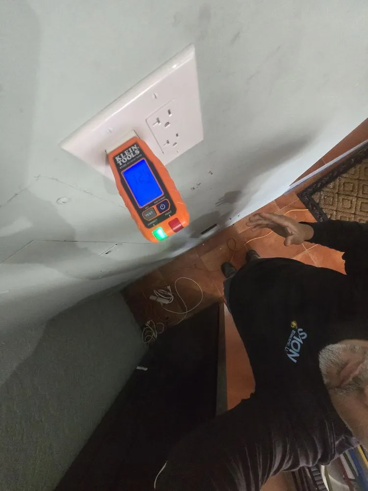 Slide of Simon Electric