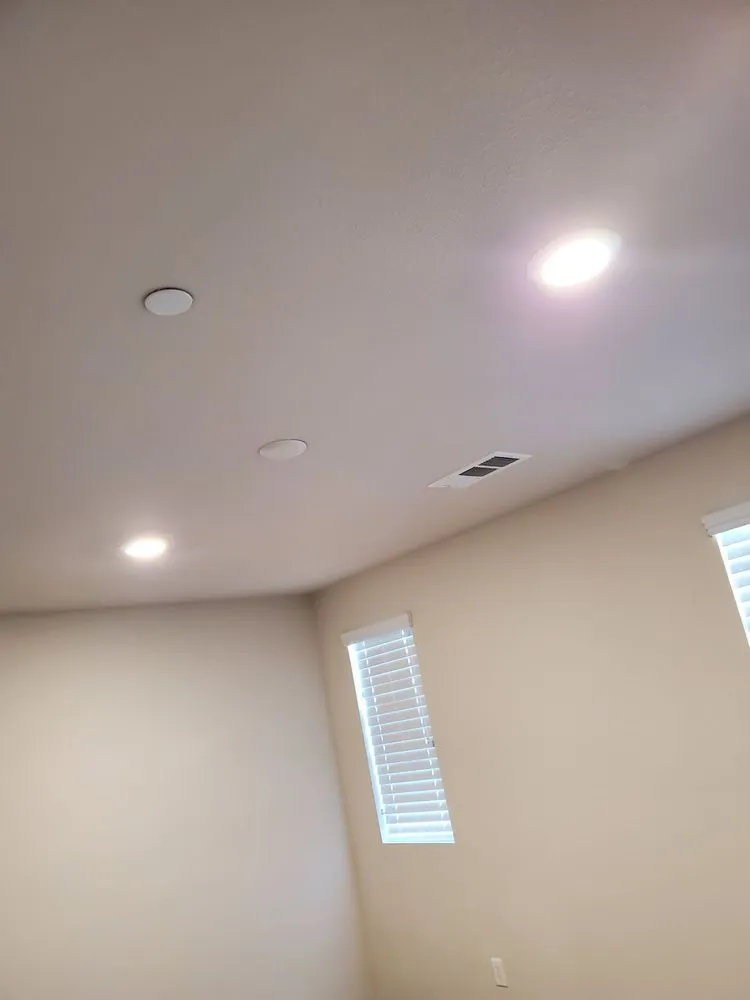 Emergency electrician providing lighting installation in , 