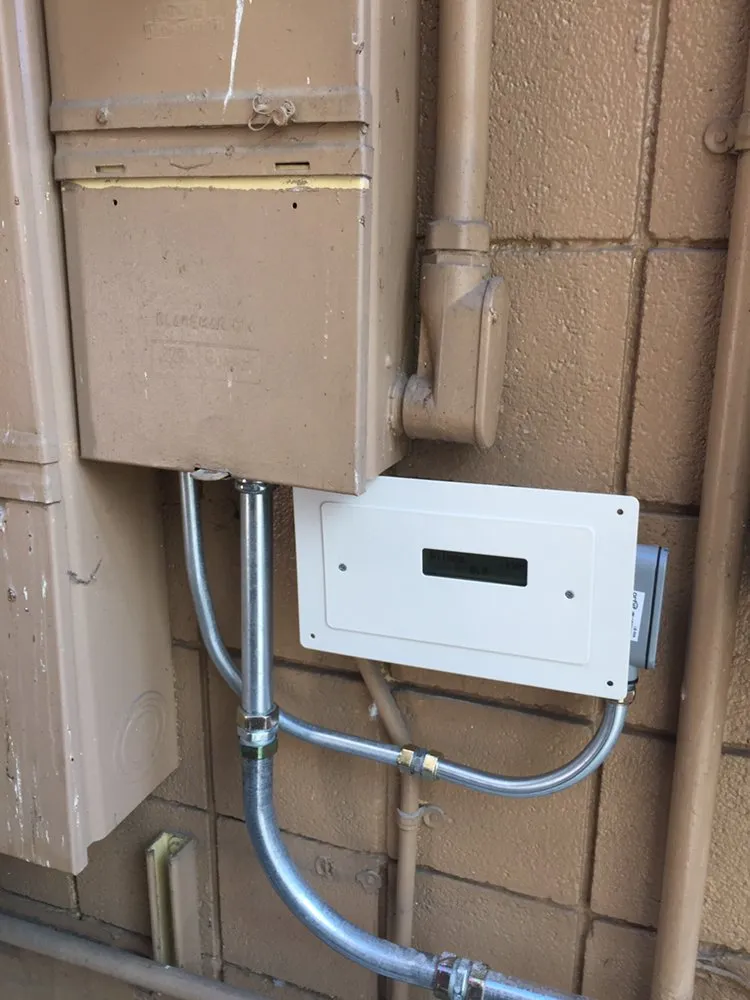 Professional electrician providing circuit breaker repair in ,