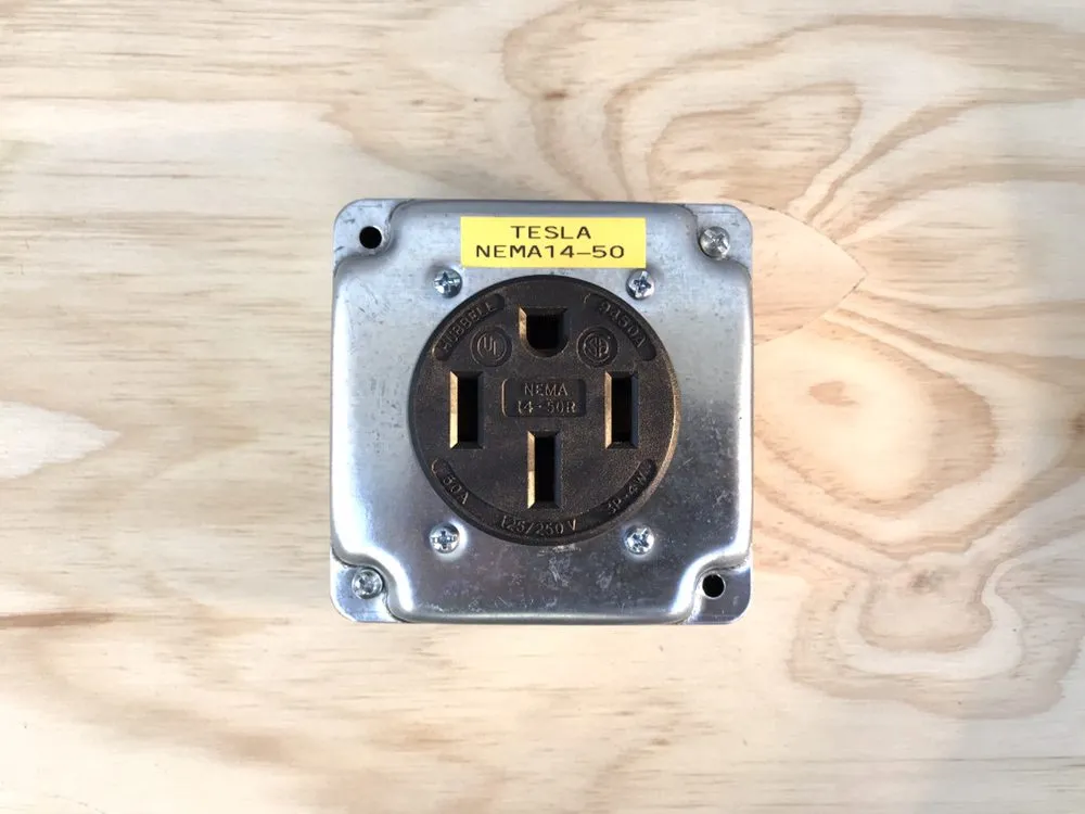 Trusted electrician providing electrical repair in , 