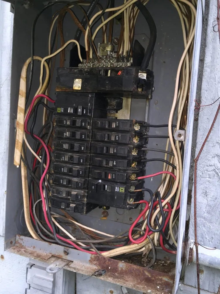Affordable electrician providing circuit breaker repair in , 