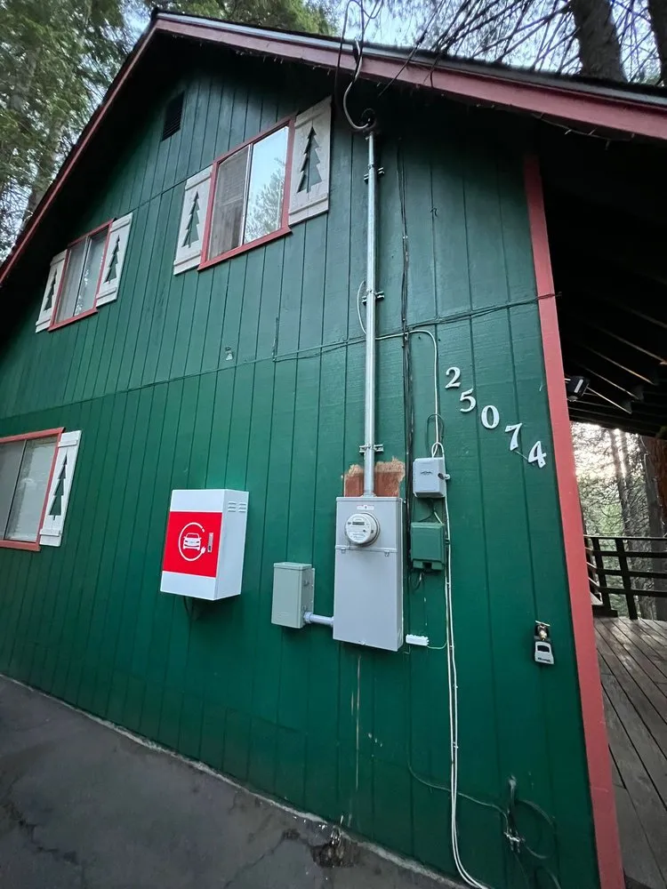 Emergency electrician providing lighting installation in , 