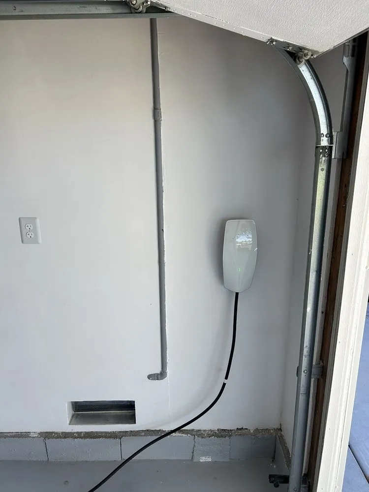 Licensed electrician providing wiring installation in , 