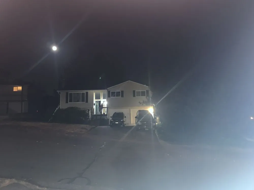 Expert electrician providing electrical repair in , 