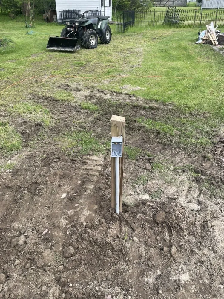 Emergency electrician providing circuit breaker repair in , 