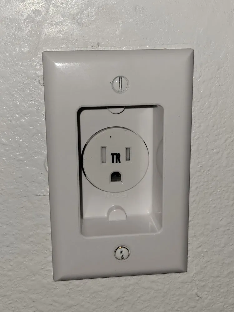 Trusted electrician providing electrical repair in San Fernando Valley, CA - Skayla Electric