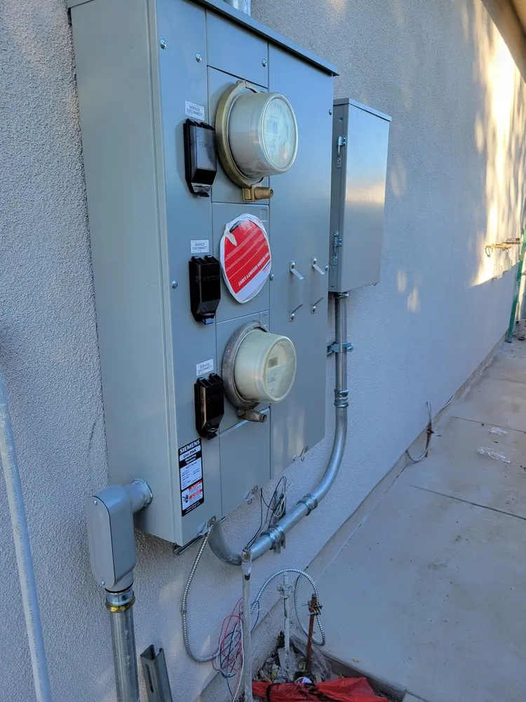 Licensed electrician providing outlet and switch repair in San Fernando Valley, CA - Skayla Electric