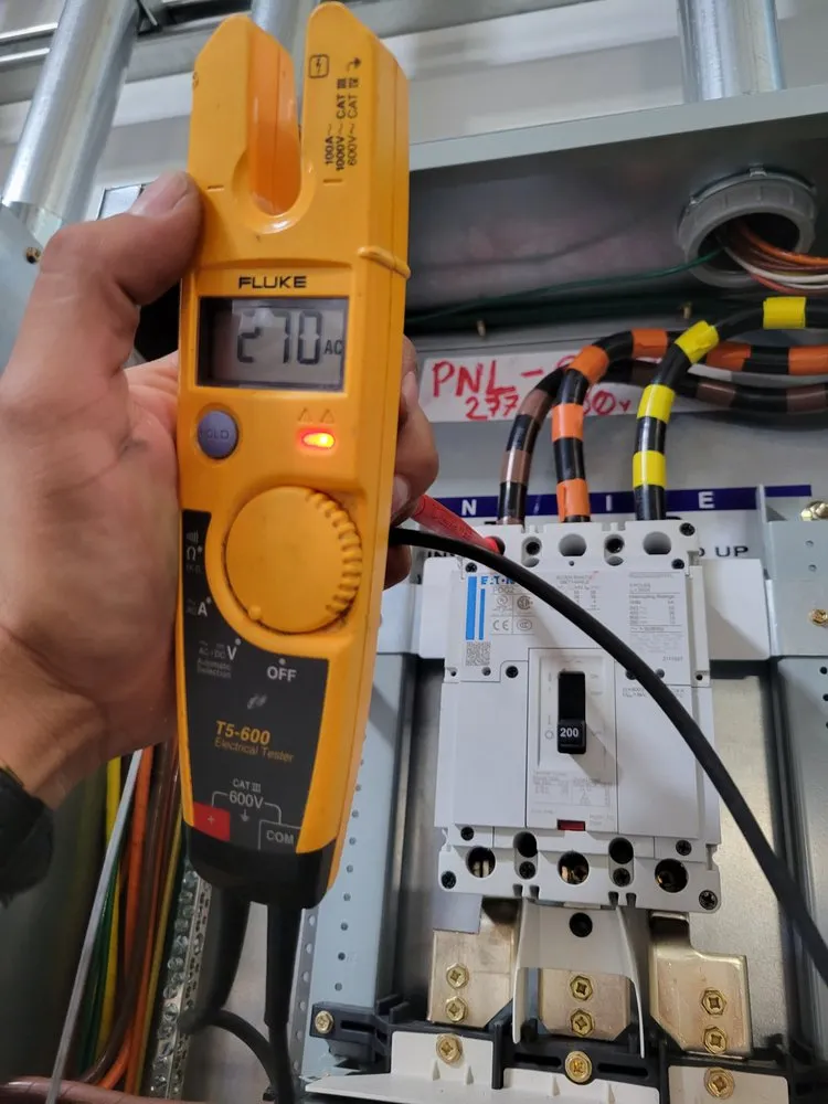 Certified emergency electrical service experts serving San Fernando Valley, CA - Skayla Electric