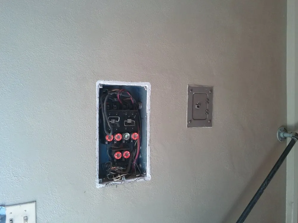 Certified electrician providing circuit breaker repair in Millstadt, IL - Skillz Construction & Home Repair