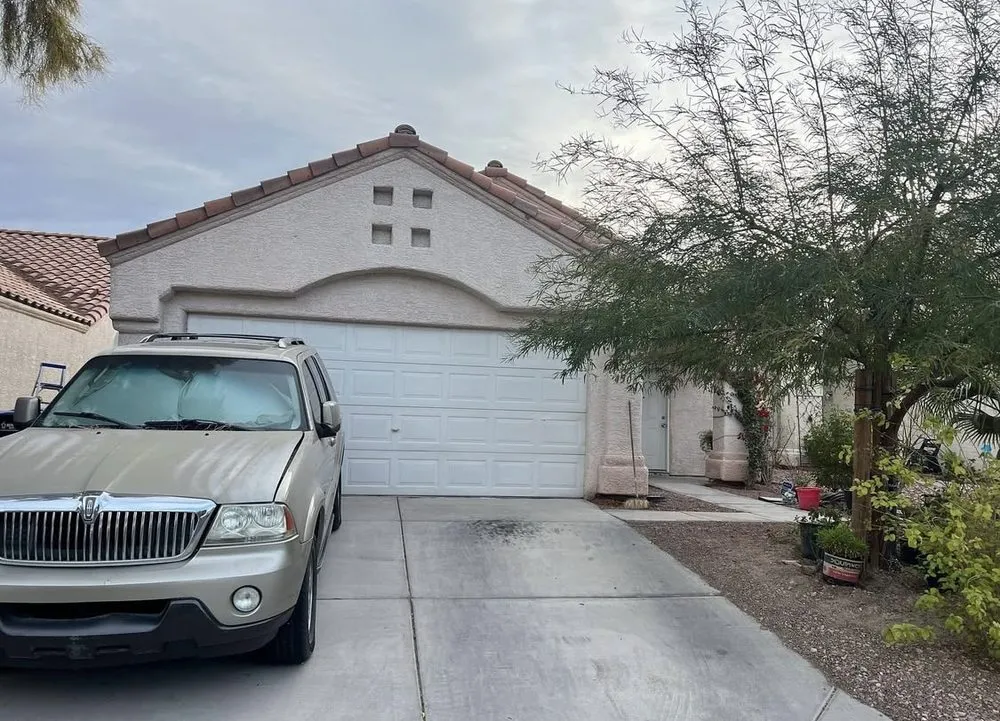 Reliable electrician providing circuit breaker repair in , 