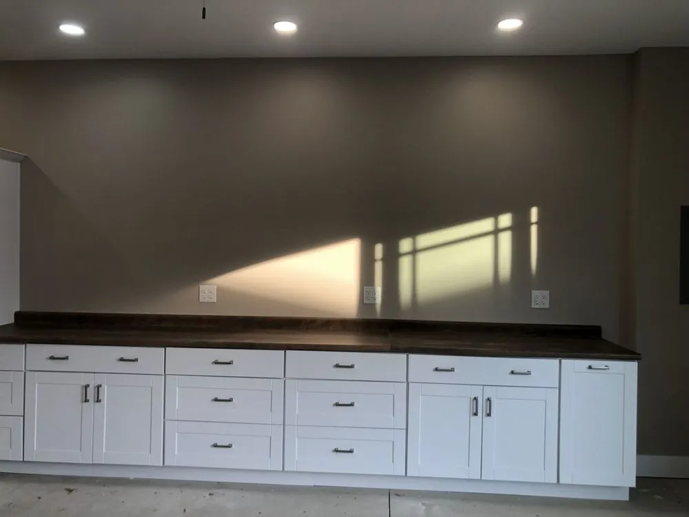 Reliable electrician providing electrical repair in ,