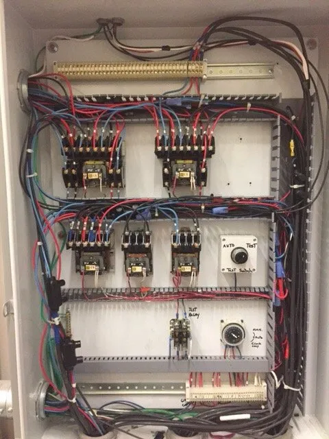 Licensed electrical service for homes in lighting installation,  by 