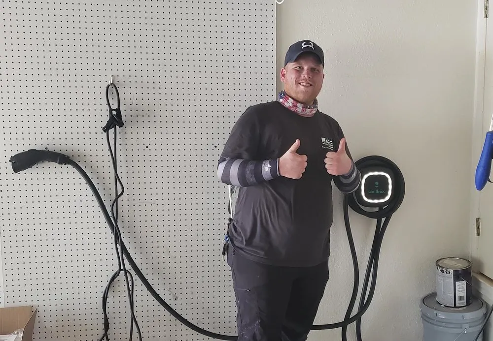 Expert circuit breaker repair service in ,  - Smart Charge America