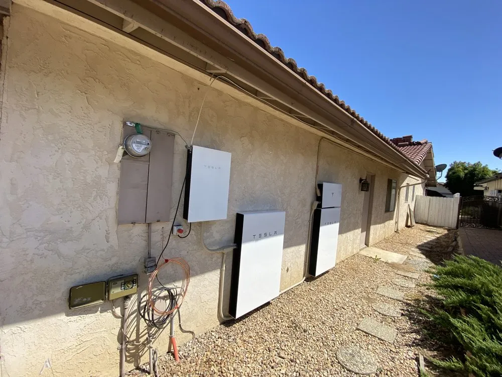 Emergency electrical service for homes in wiring installation, by