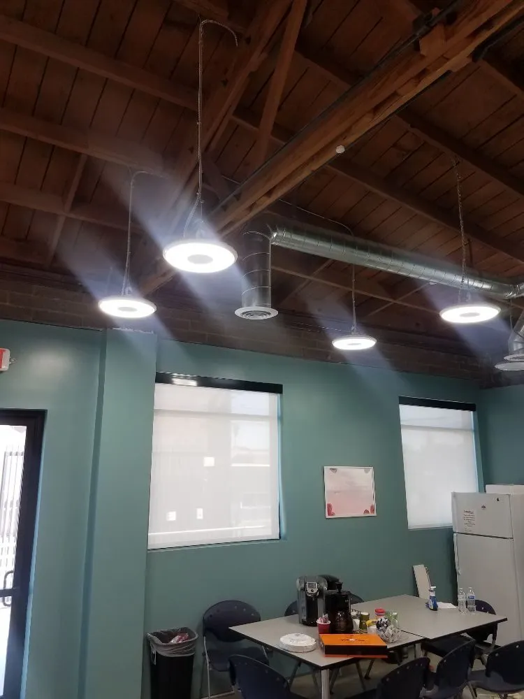 Trusted electrician providing circuit breaker repair in los angels, CA - Smart Home Power Electric