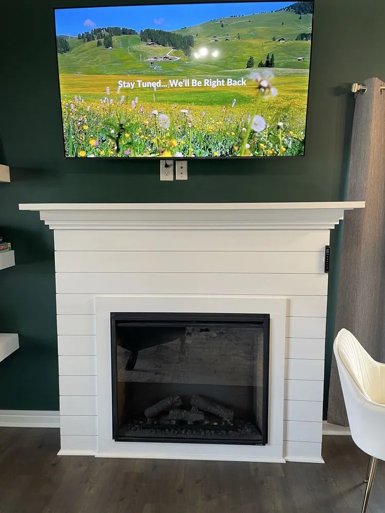 Emergency electrician providing lighting installation in , 