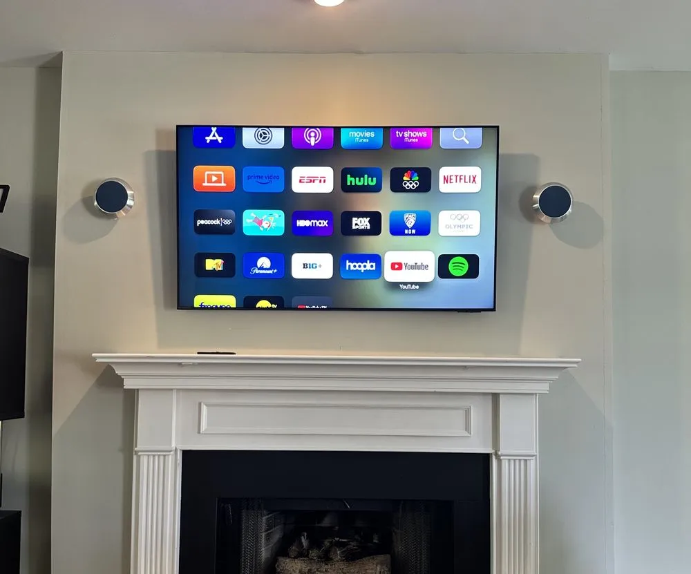 Emergency electrician providing electrical repair in , 