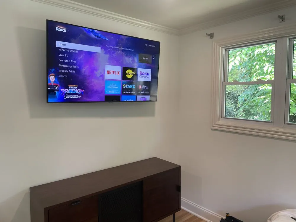 Expert electrician providing emergency electrical service in , 