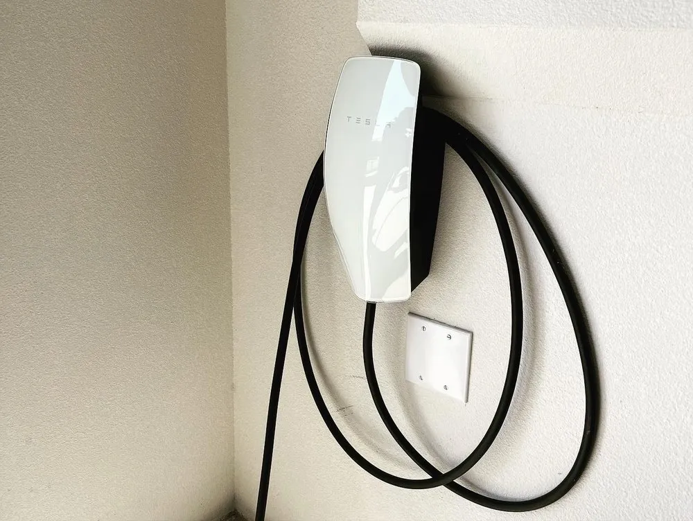 Slide of Smart Plug EV