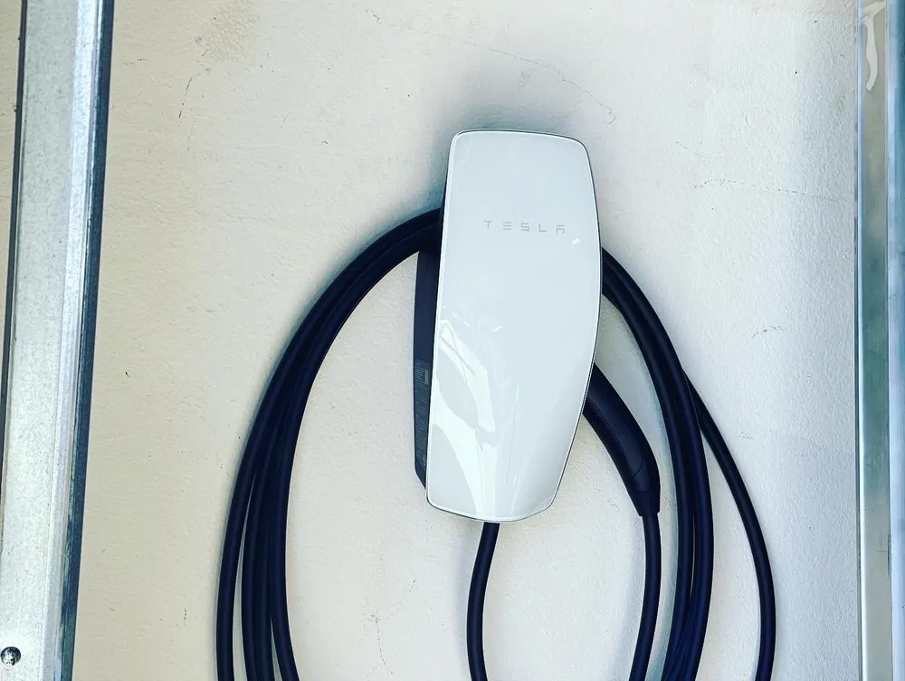 Slide of Smart Plug EV