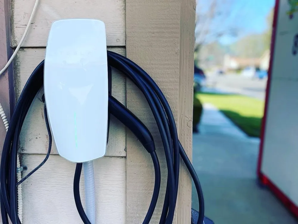 Slide of Smart Plug EV