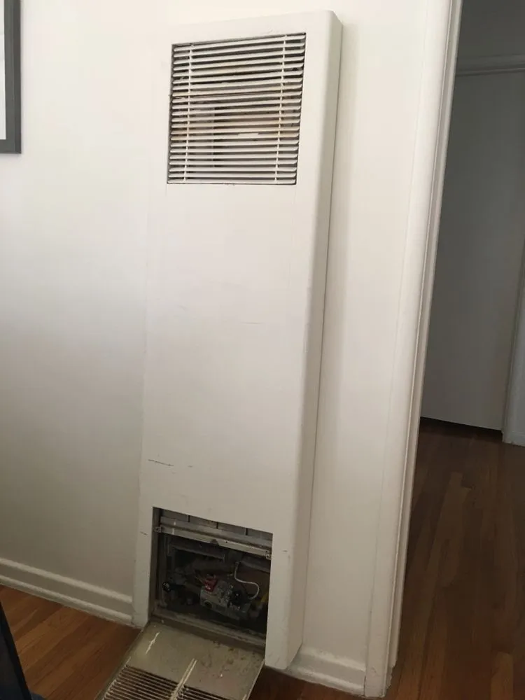 Professional electrician providing circuit breaker repair in , 