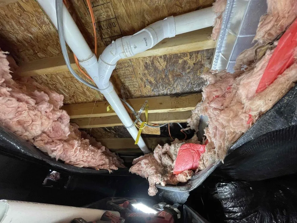 Licensed electrician providing emergency electrical service in , 