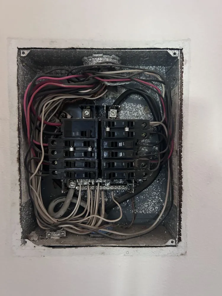 Trusted electrician providing emergency electrical service in St. Pete Beach, FL - Smooth Sailing Home Services