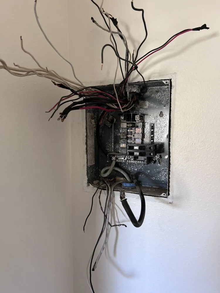 Emergency outlet and switch repair in St. Pete Beach, FL by Smooth Sailing Home Services