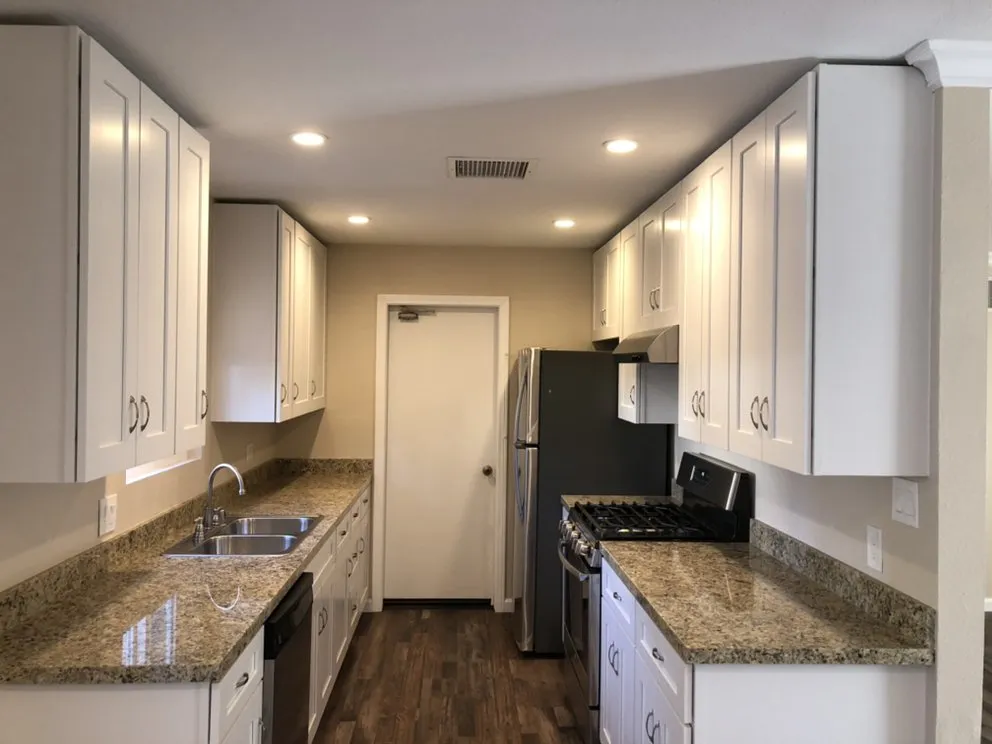 Slide of So Cal Electric & Lighting