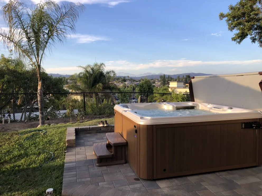 Slide of So Cal Electric & Lighting