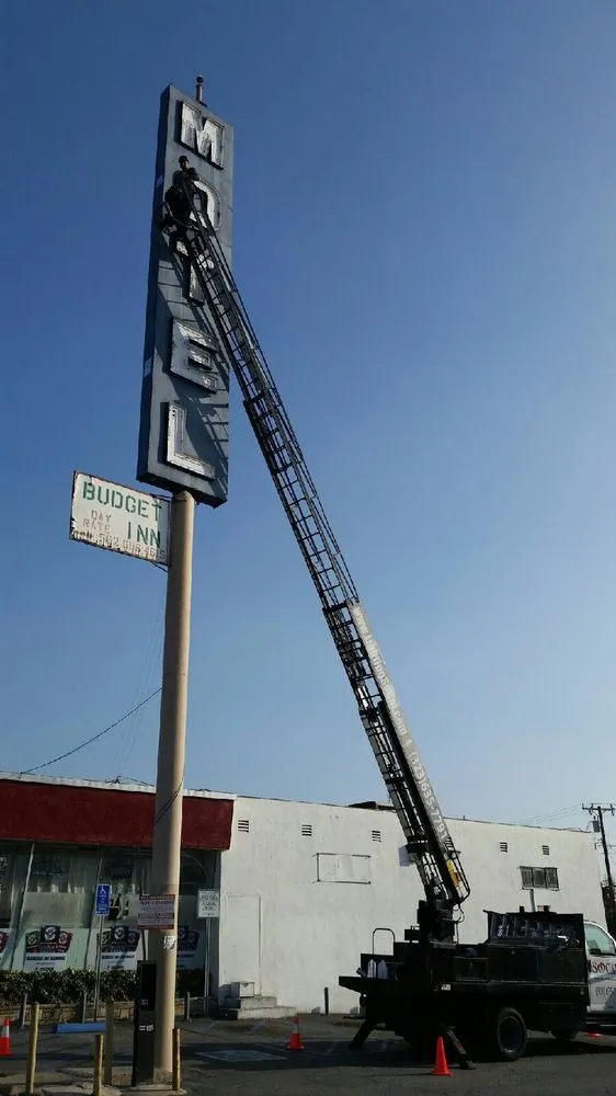 Slide of So Cal Electric & Lighting