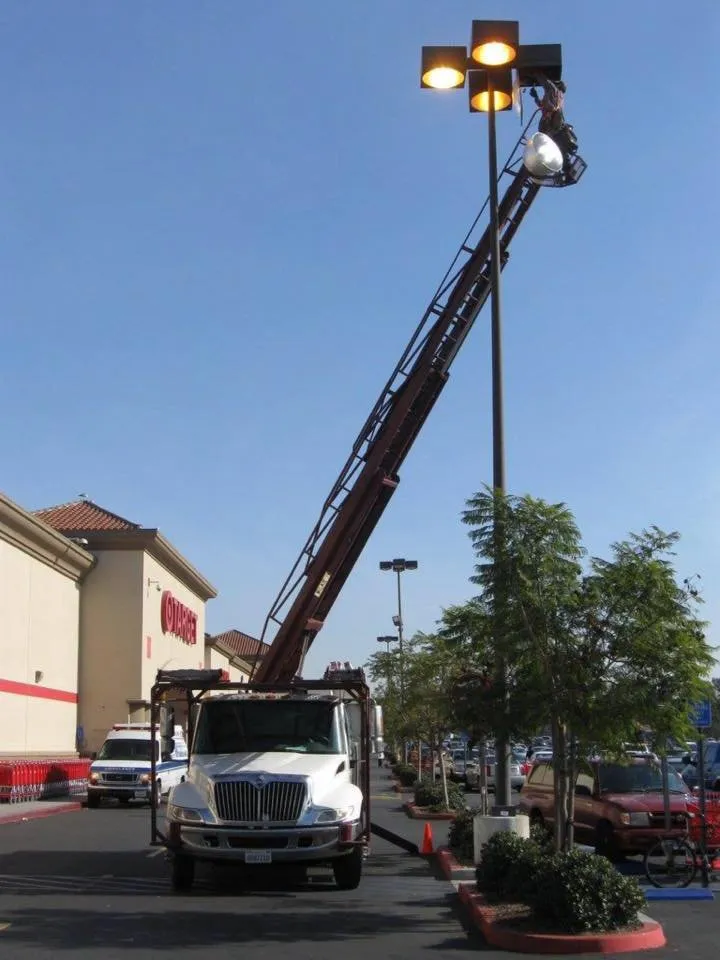 Professional electrician providing electrical repair in , 