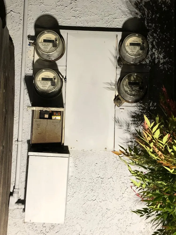 Slide of So Cal Electric & Lighting