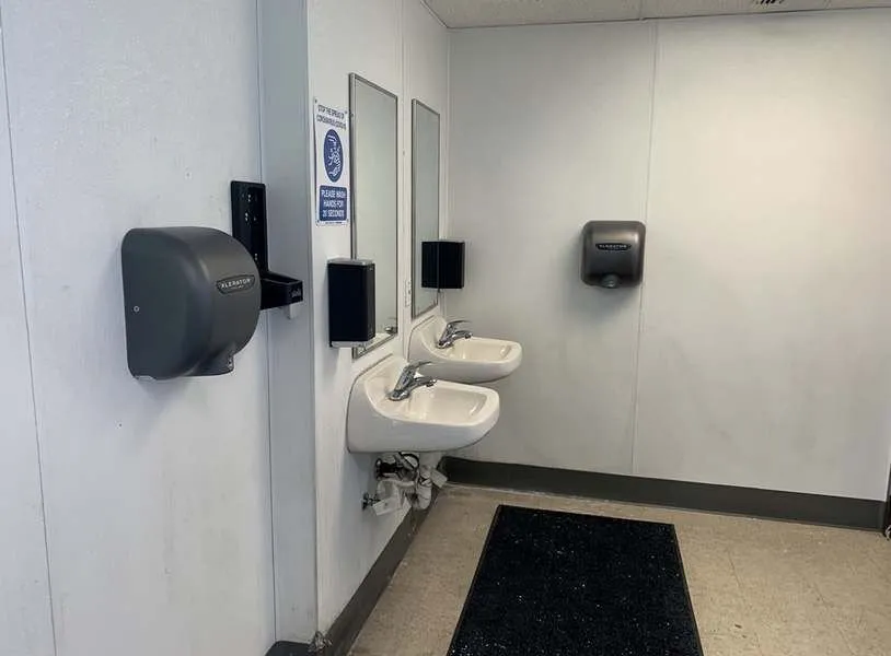 Trusted electrician providing electrical repair in , 