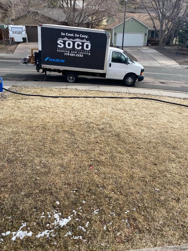 Licensed electrician providing circuit breaker repair in , 