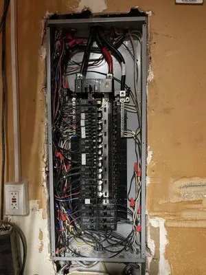 Solar & Electric Care Logo