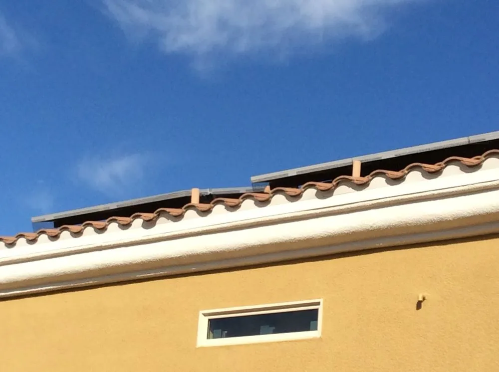 Professional electrician providing circuit breaker repair in , 