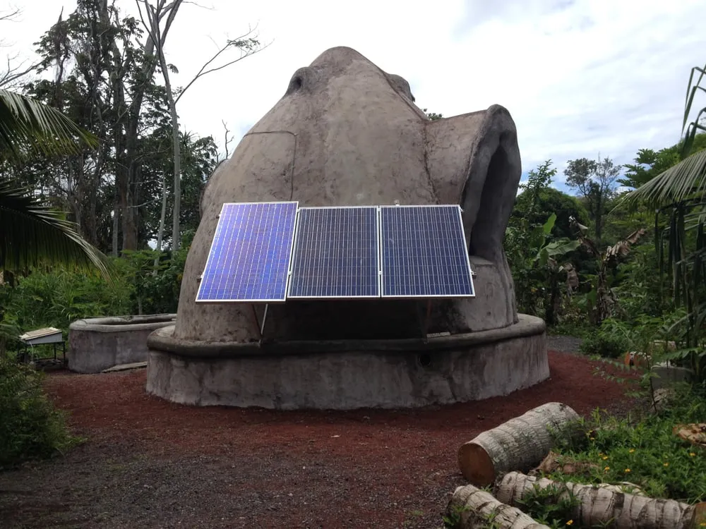 Reliable electrician providing emergency electrical service in P?hoa, HI - Solar Rayes Services