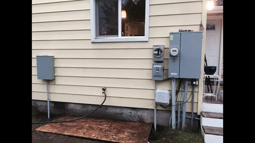 Slide of Solarside Electric