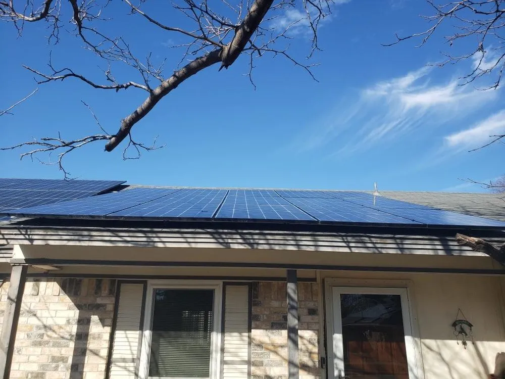 Expert electrician providing emergency electrical service in , 