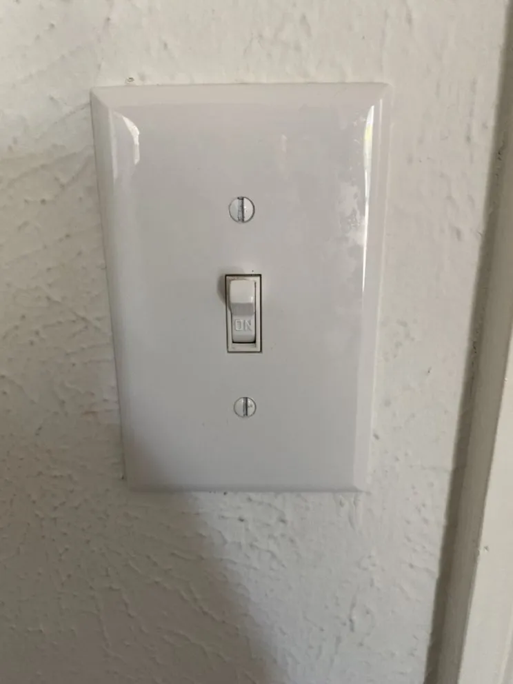 Slide of Solis Electric